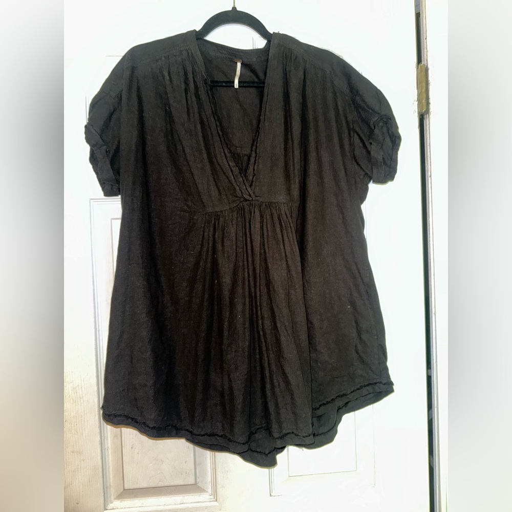 NWOT! FREE PEOPLE! Black Tunic in 'XS'! Oversized and excellent quality!